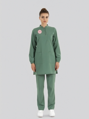 Frosty Spruce Bedecktes OP-Scrubs-Set mit Stretch – Mit Logo des Gesundheitsministeriums
