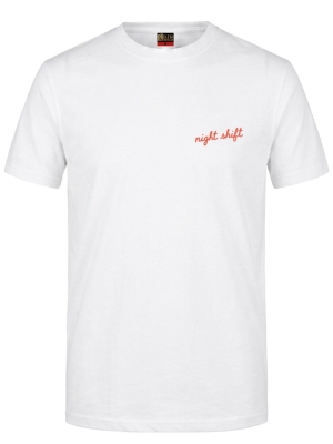 Night Shift Baskılı Kısa Kol Beyaz Tişört (%100 Pamuk Penye Kumaş)