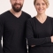 Schwarzes Langarm-T-Shirt mit V-Ausschnitt aus 100 % Baumwoll-Jersey