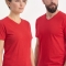 Rotes Kurzarm-T-Shirt mit V-Ausschnitt aus 100 % Baumwoll-Jersey