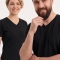 Schwarzes Kurzarm-T-Shirt mit V-Ausschnitt aus 100 % Baumwoll-Jersey